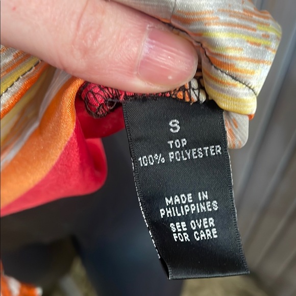 AB Studio Ruched Red and Gold Sleeveless Tank - Picture 5 of 7